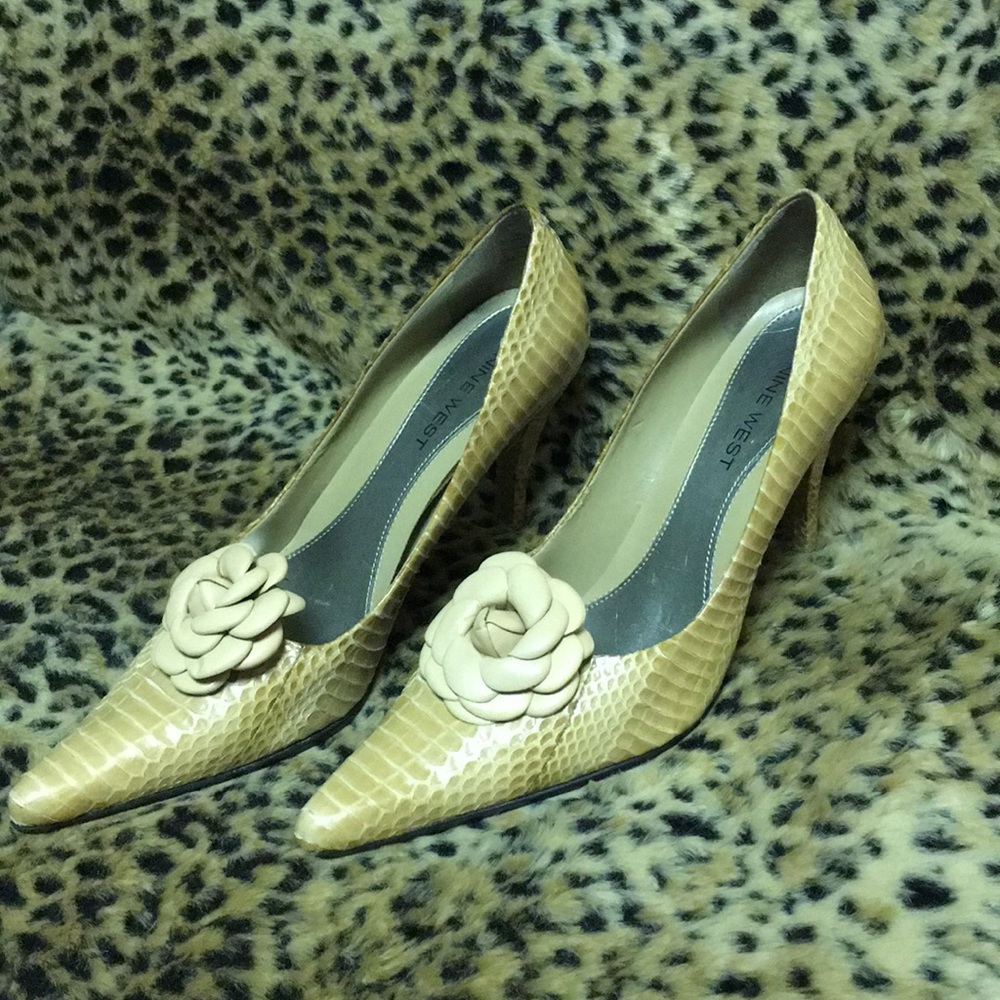 Reptile Skin Nine West Heel. Removable Flowers.